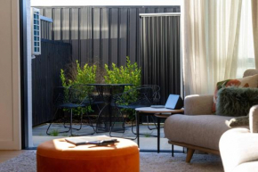 The Albert Retreat, Albert Town